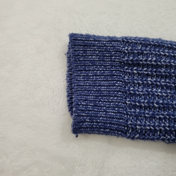 GAP V-Neck Knit Sweater in Blue & White Women's Size M - Picture 4 of 7